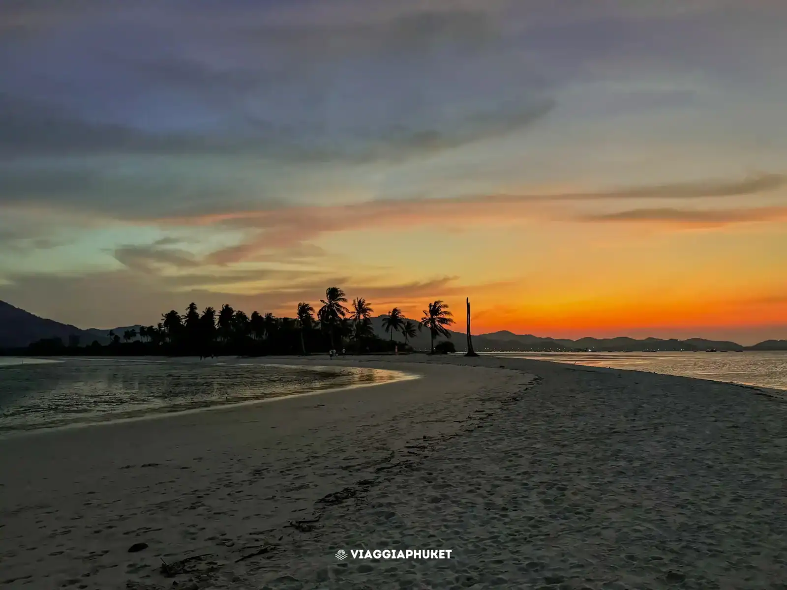 Tramonto con palme a Koh Yao Yai