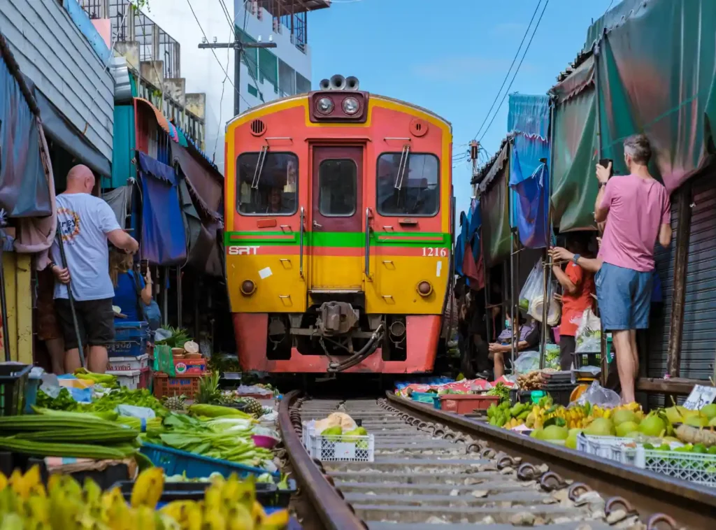 Escursione in italiano Bangkok mercato del treno e mercato galleggiante