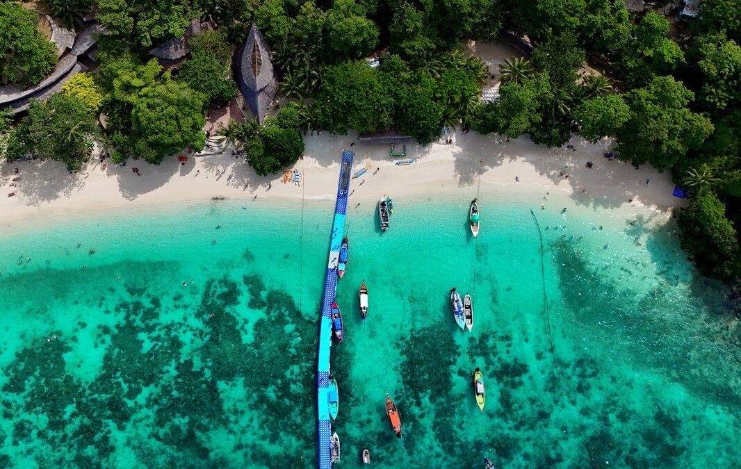 TOUR CORAL ISLAND BANANA BEACH