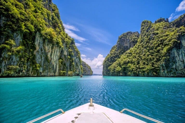 Escursione Phi Phi & Bamboo Island in Motoscafo da Phuket