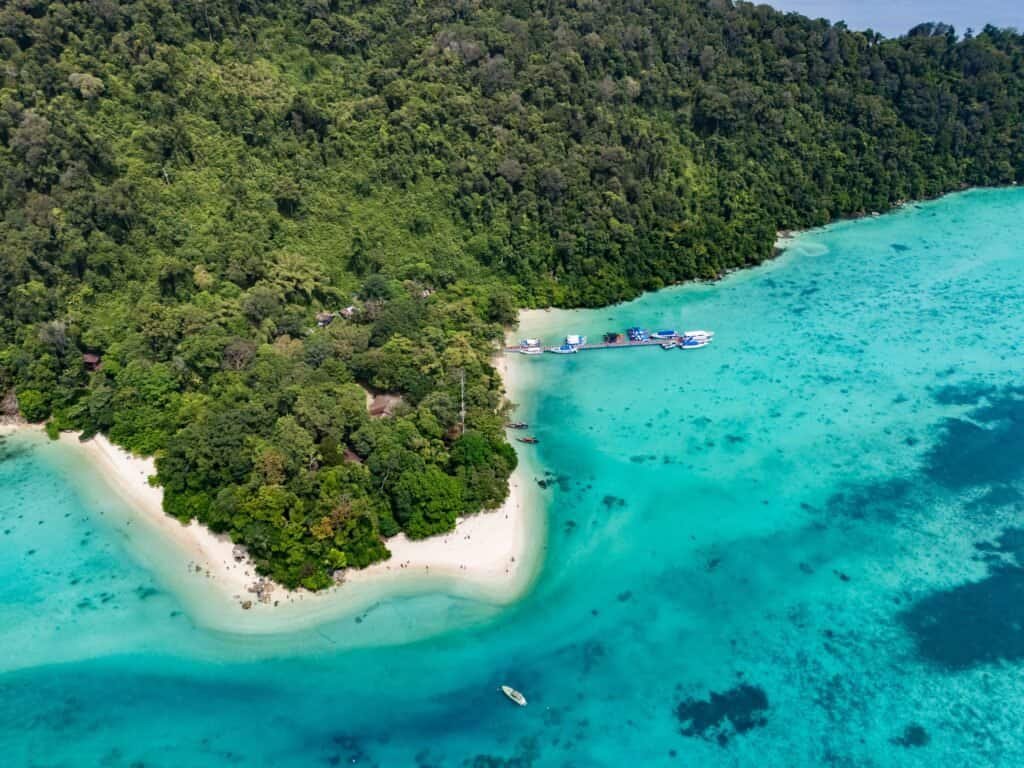 Isole Surin viste dall'alto con mare turchese