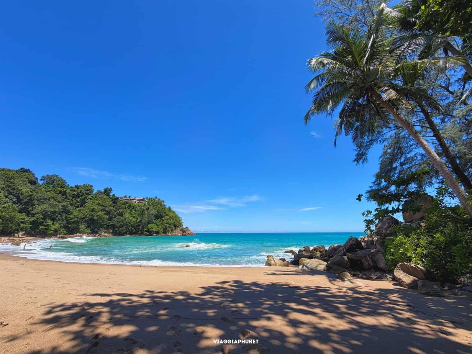 Banana Beach Phuket lettini e atmosfera beach club