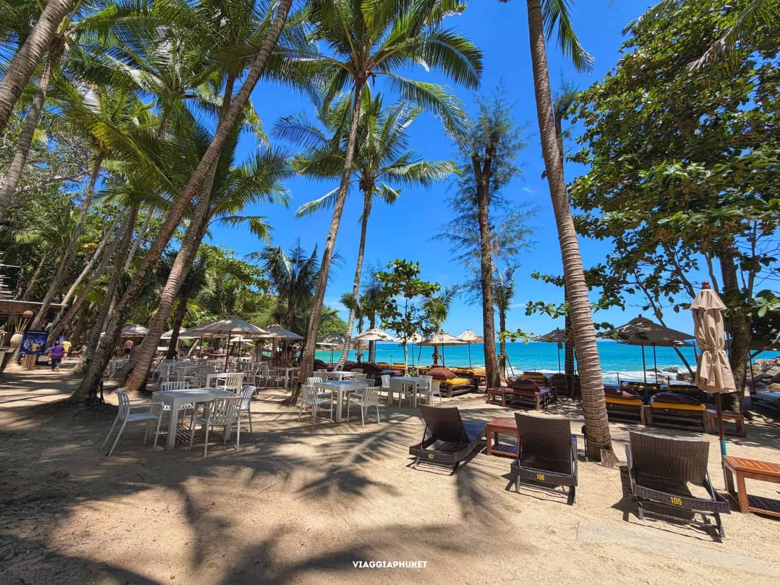 Banana Beach Club Phuket vicino a Nai Thon con spiaggia attrezzata e mare
