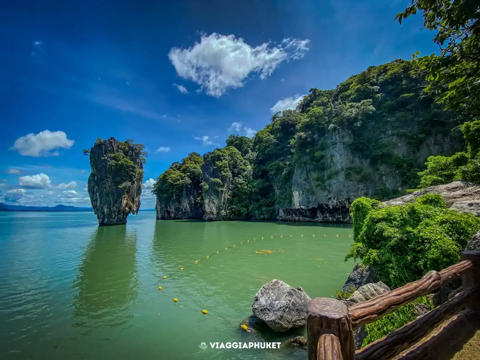 Paesaggio della Baia di Phang Nga