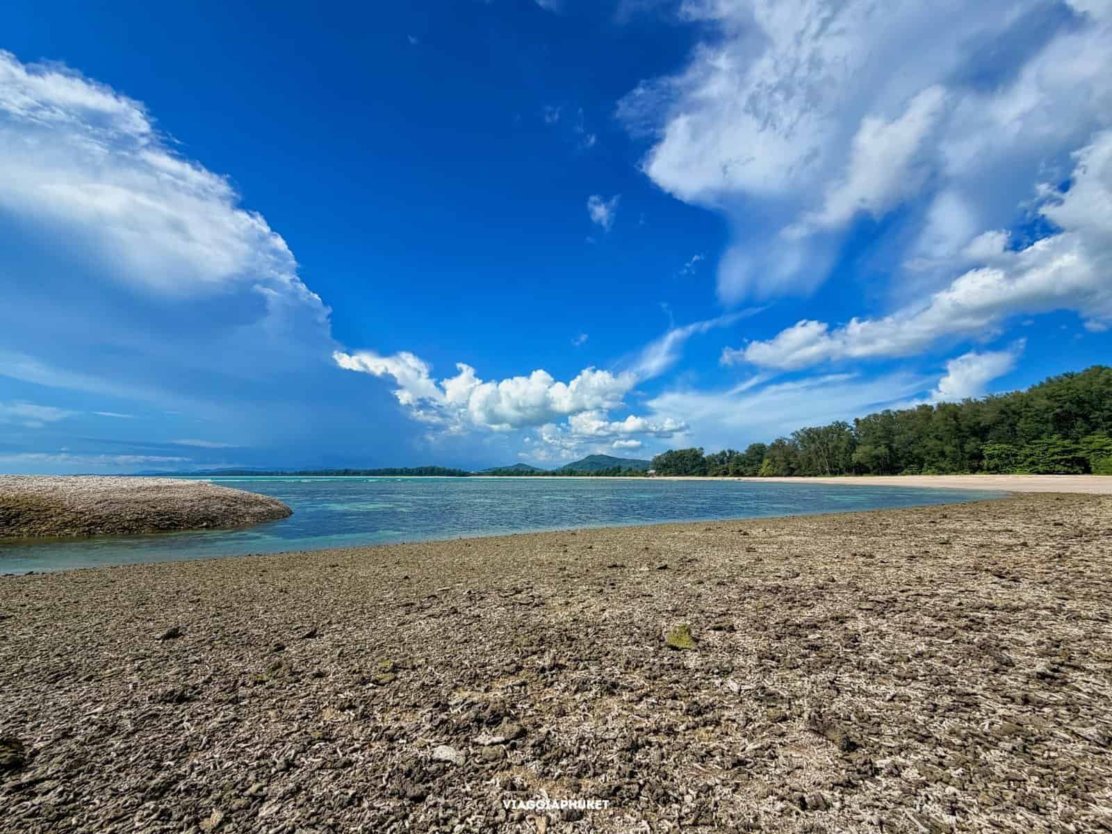 Costa nord ovest di Phuket nel Parco Sirinat