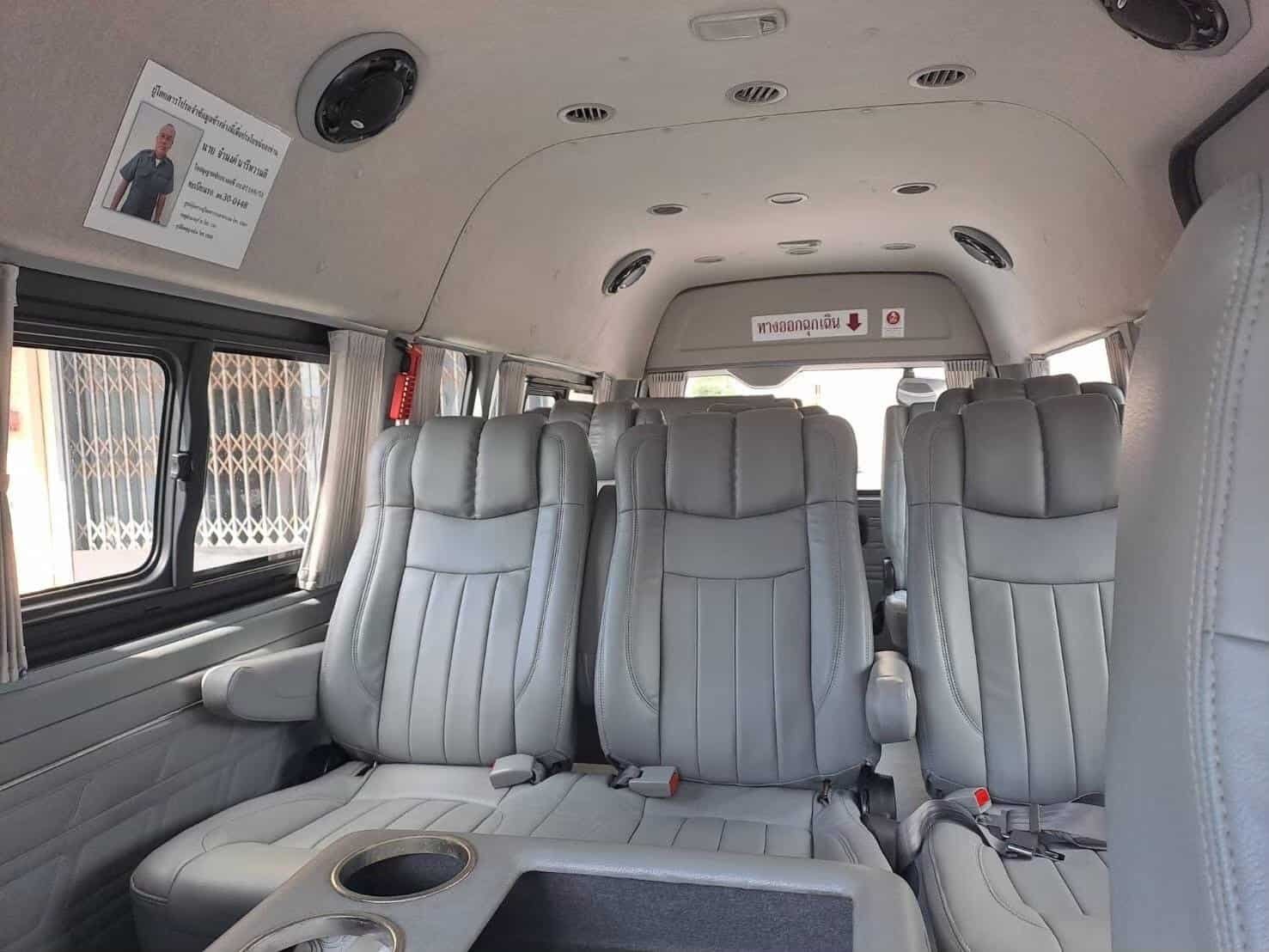 Minivan per transfer hotel Bundhaya