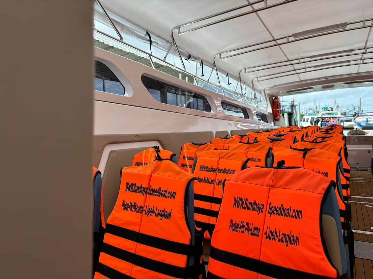 Interni e servizio Bundhaya Speed Boat