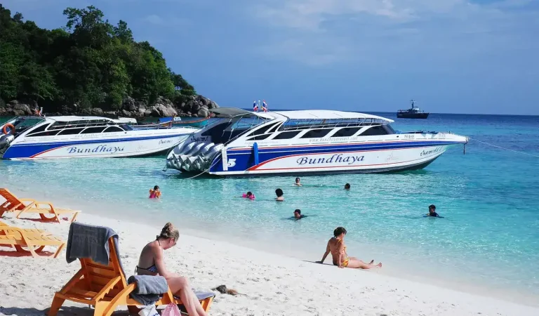 Bundhaya-SpeedBoat-Best-Phuket-Travel-12