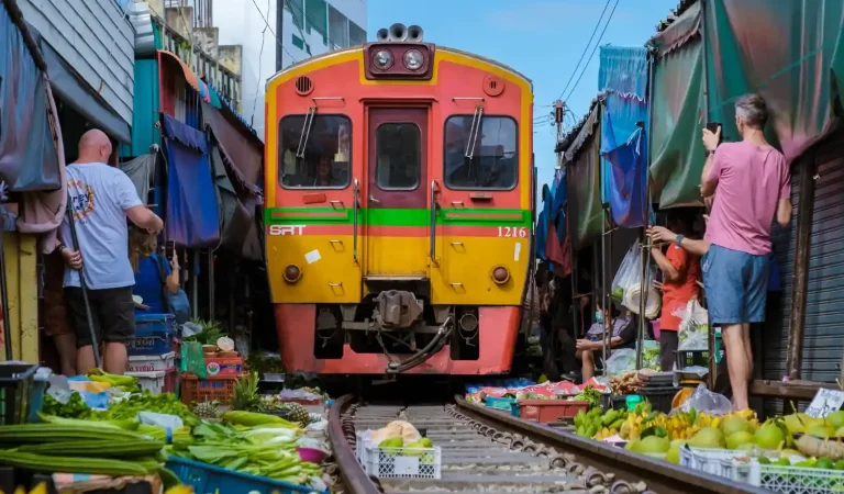 Escursione in italiano Bangkok mercato del treno e mercato galleggiante