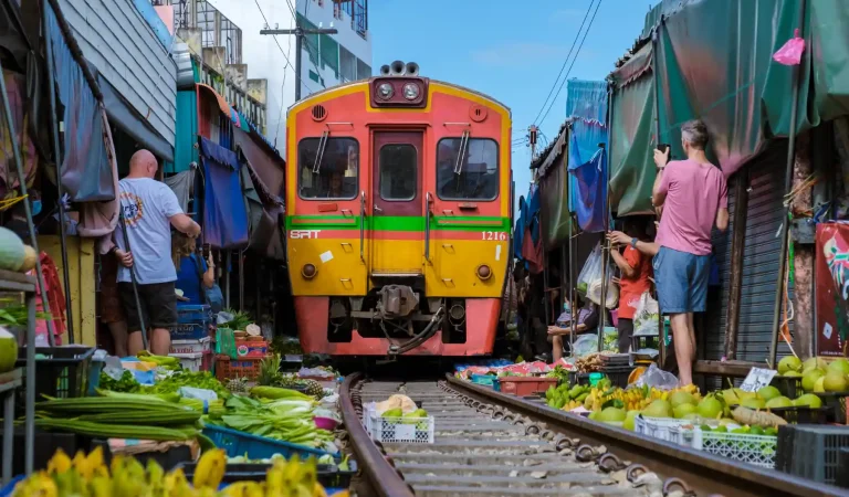 Escursione in italiano Bangkok mercato del treno e mercato galleggiante