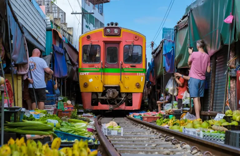 Escursione in italiano Bangkok mercato del treno e mercato galleggiante