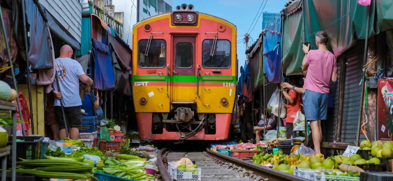 Escursione in italiano Bangkok mercato del treno e mercato galleggiante